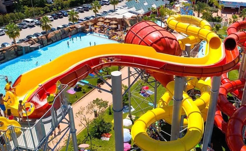 Aquashow waterpark hotel