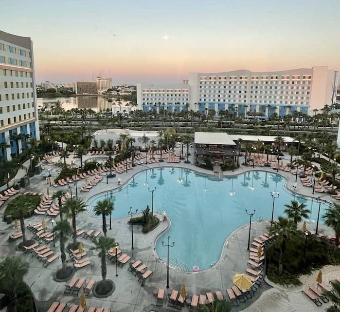 Universal's Endless Summer Resort Dockside