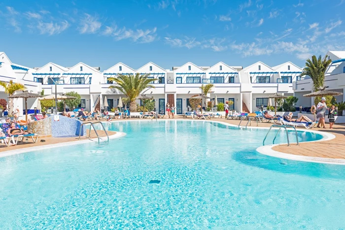 large family holiday deals from Ireland at Cinco Plaza apartments, Lanzarote